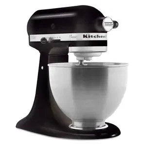 Técnico KitchenAid atendiendo batidoras KitchenAid en Bucaramanga